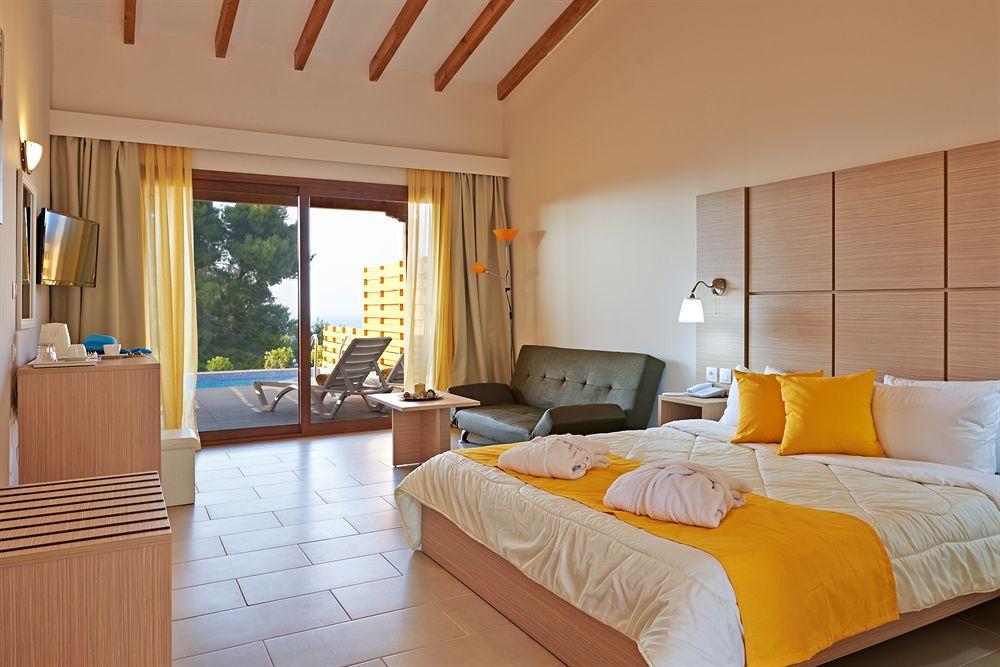 Alia Palace Hotel - Adults Only 16+ Calcídica Exterior foto A room at the hotel