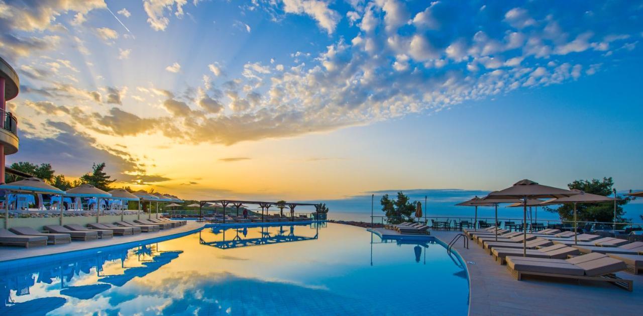 Alia Palace Hotel - Adults Only 16+ Calcídica Exterior foto Sunset at the Dead Sea