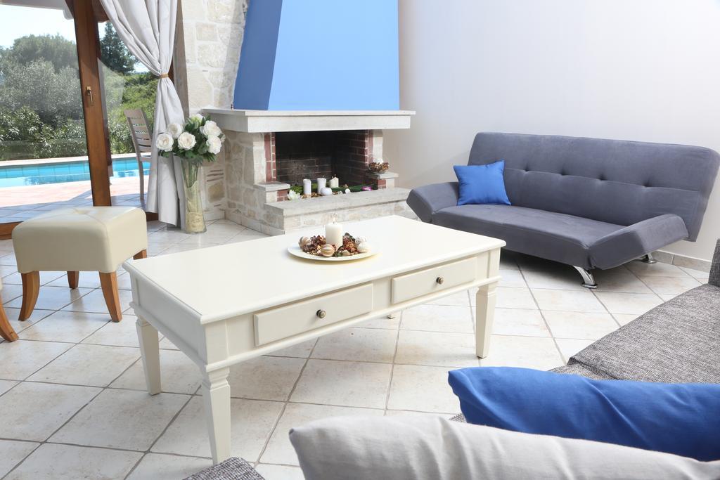 Alia Palace Hotel - Adults Only 16+ Calcídica Exterior foto A living room with a fireplace