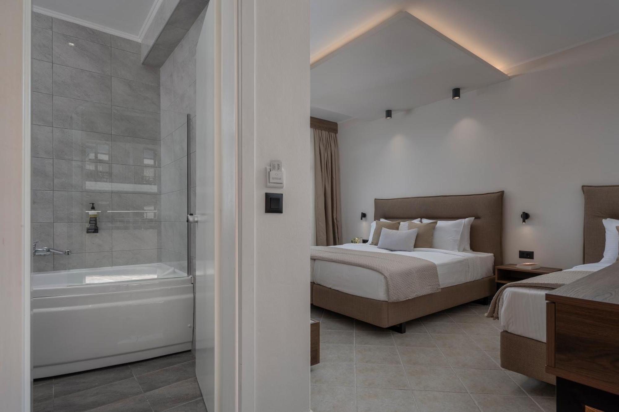 Alia Palace Hotel - Adults Only 16+ Calcídica Exterior foto A room at the hotel