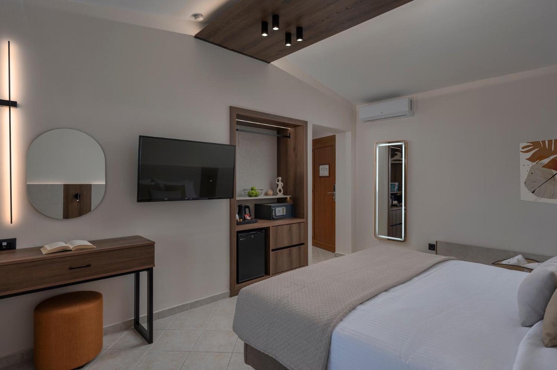 Alia Palace Hotel - Adults Only 16+ Calcídica Exterior foto A room at the hotel