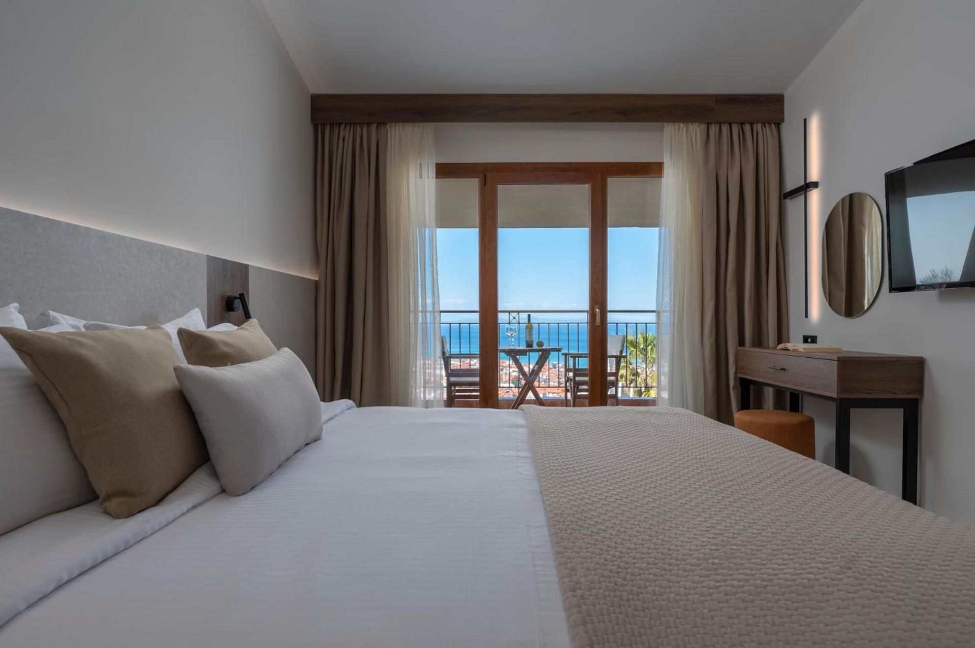 Alia Palace Hotel - Adults Only 16+ Calcídica Exterior foto A room at the hotel