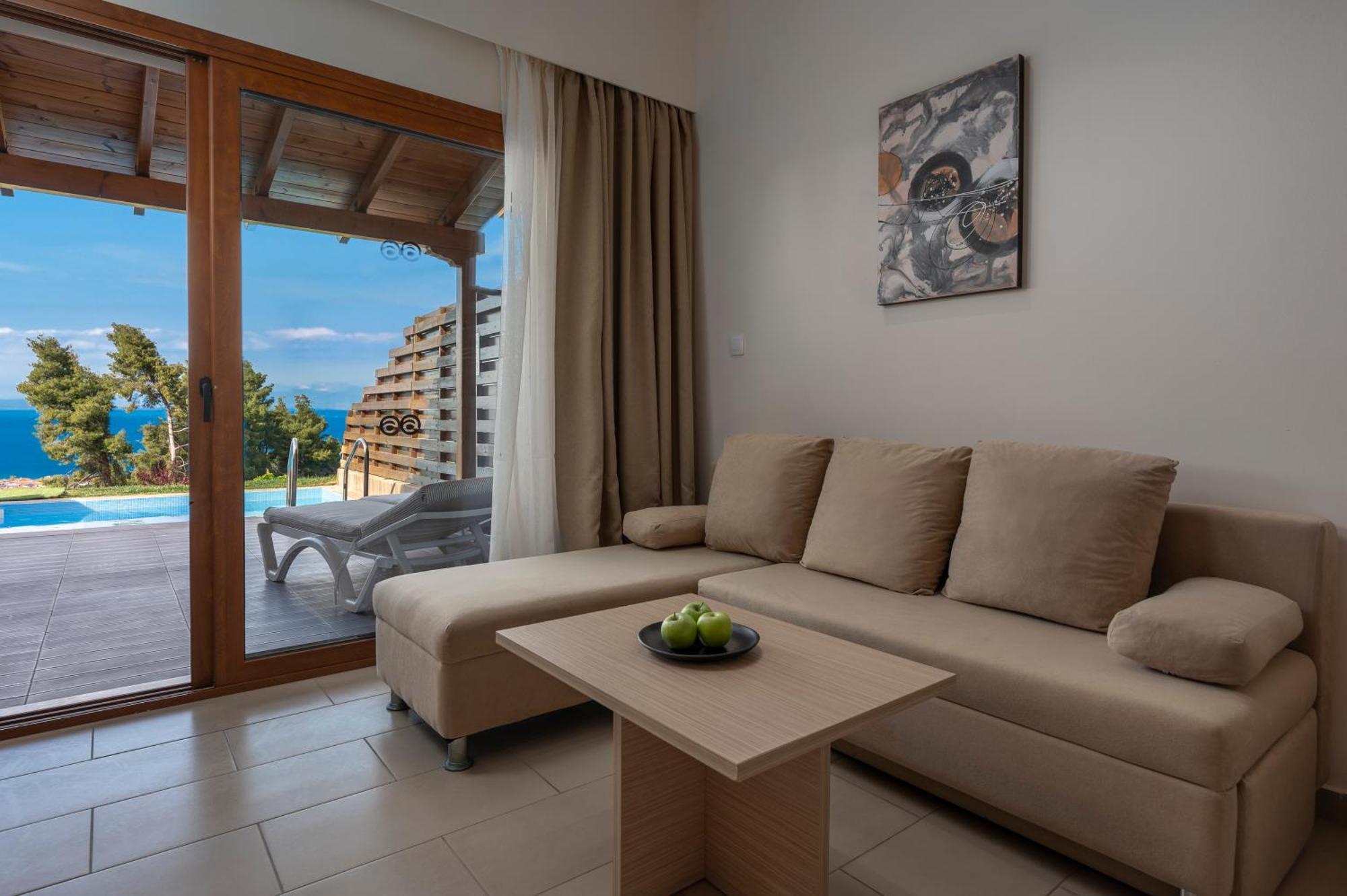 Alia Palace Hotel - Adults Only 16+ Calcídica Exterior foto A living room with a sofa