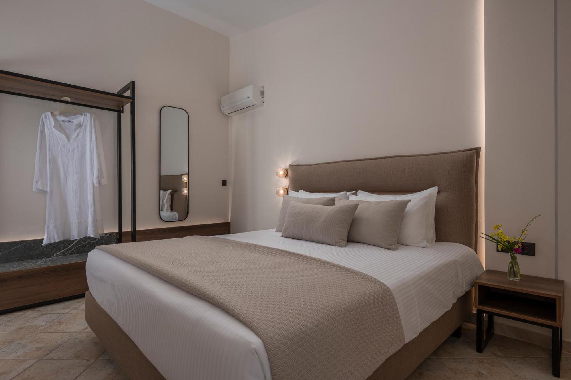 Alia Palace Hotel - Adults Only 16+ Calcídica Exterior foto A bedroom at the hotel