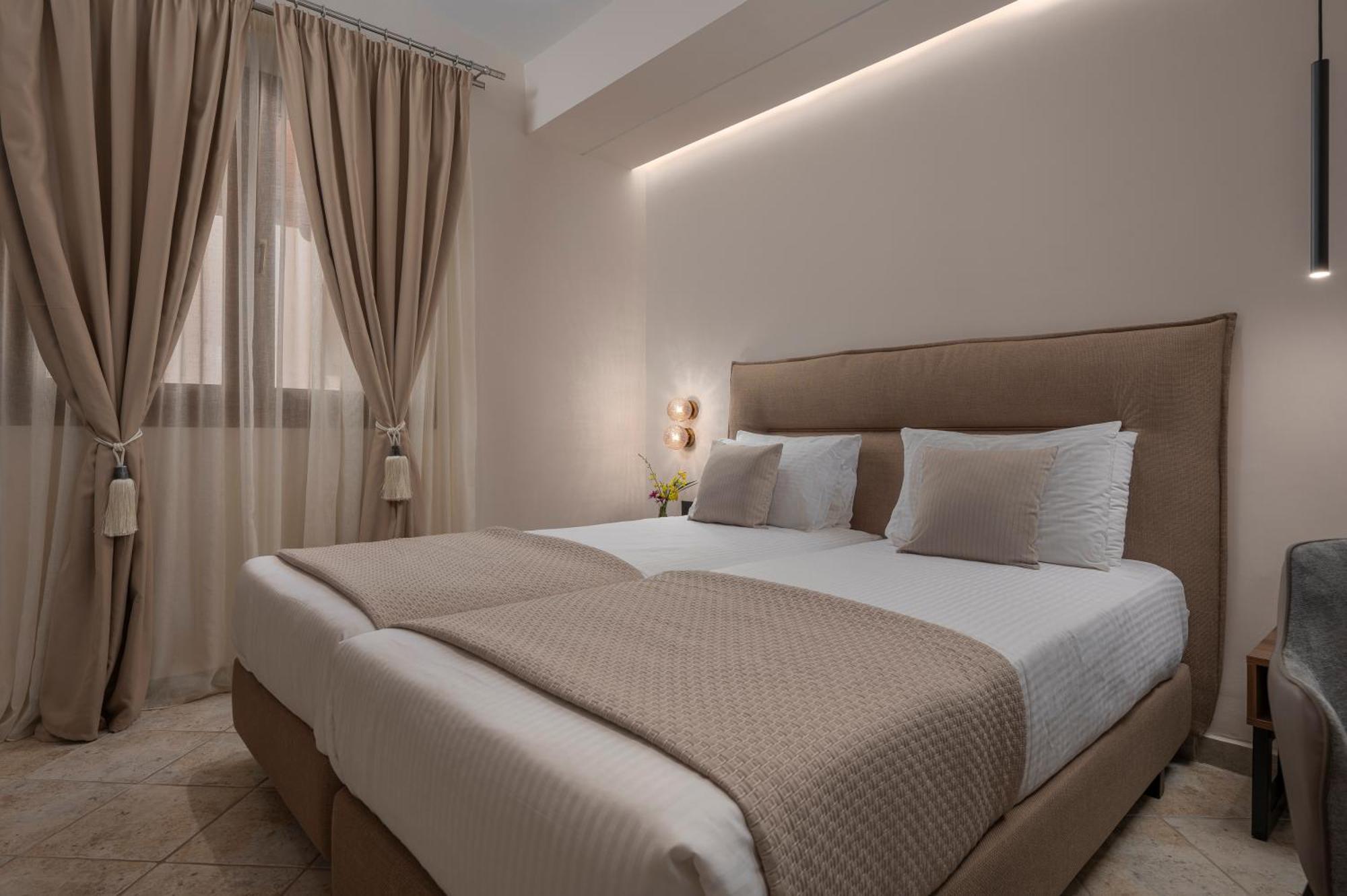 Alia Palace Hotel - Adults Only 16+ Calcídica Exterior foto A bedroom at the hotel